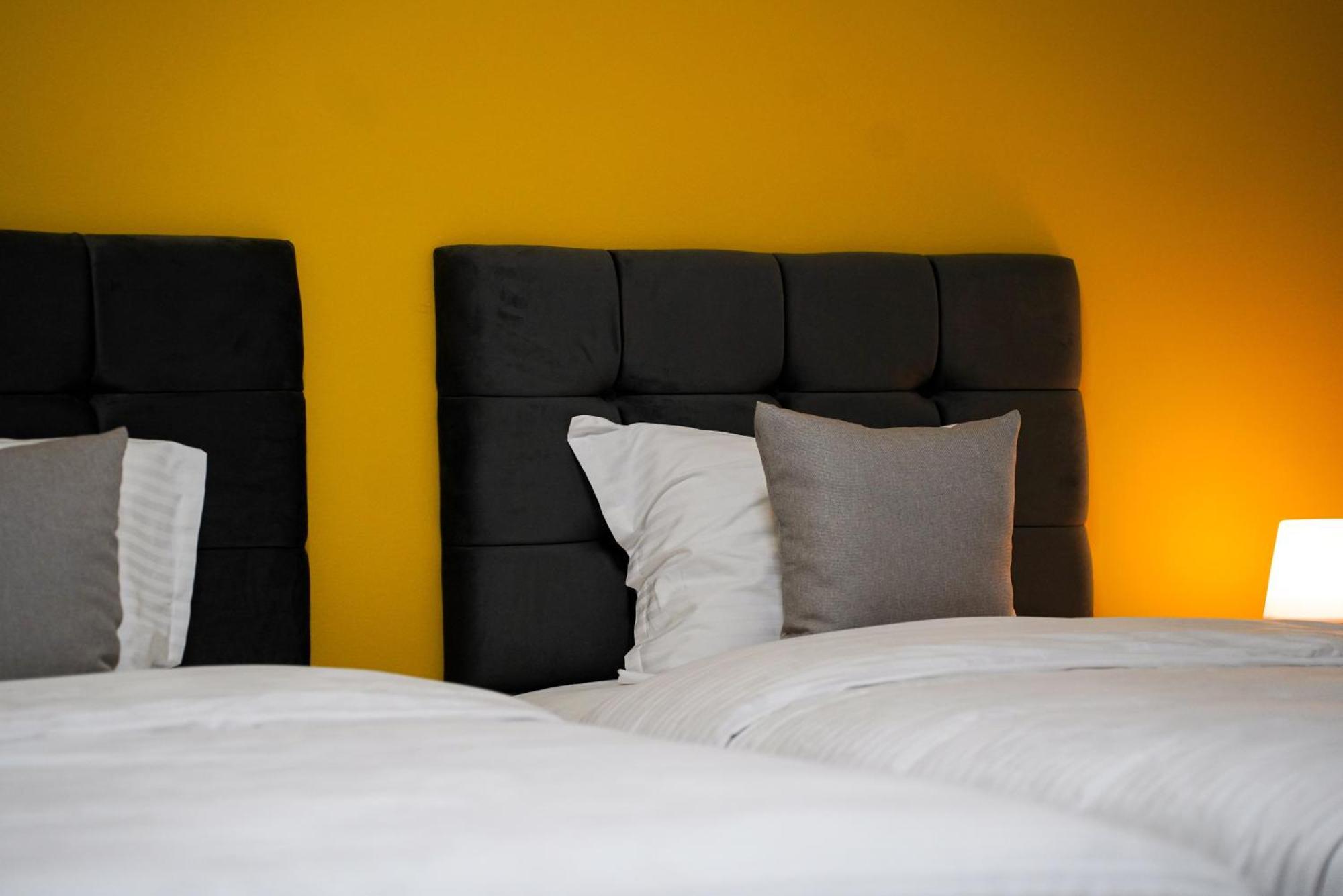 Ten Guest House Приштина Екстер'єр фото
