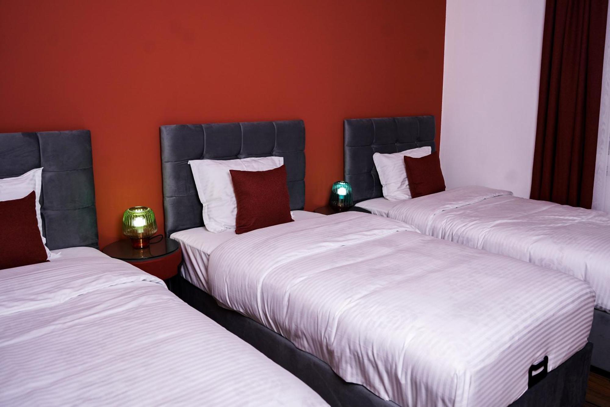 Ten Guest House Приштина Екстер'єр фото