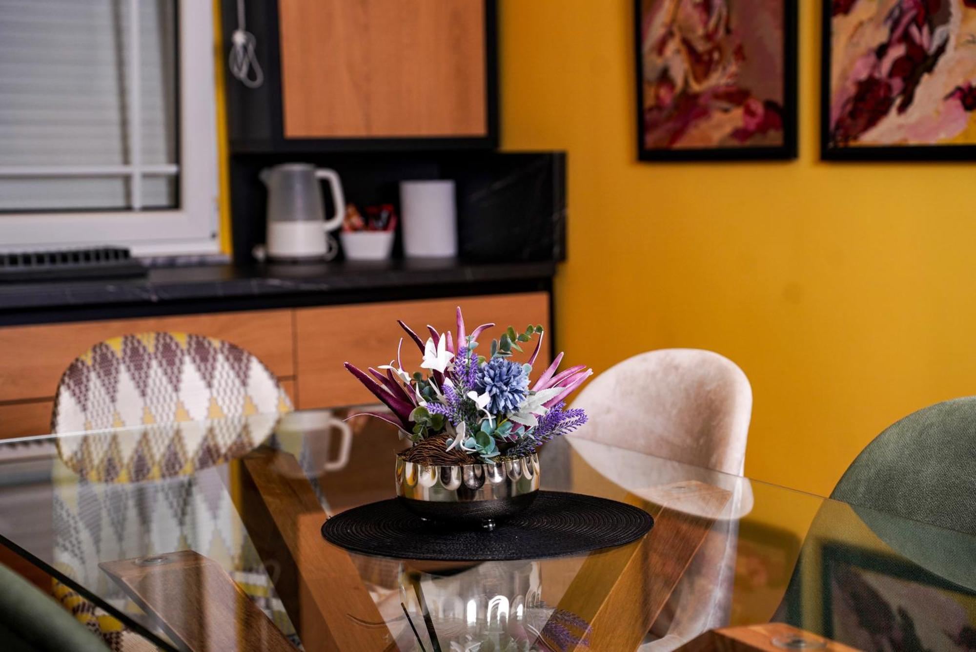 Ten Guest House Приштина Екстер'єр фото