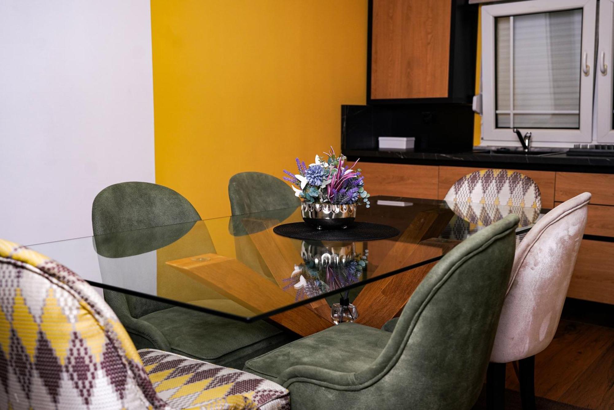 Ten Guest House Приштина Екстер'єр фото